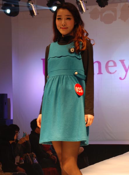 ��(y��u)ؐ���{(l��n)ɫ�o(w��)���ЋD�B��ȹ