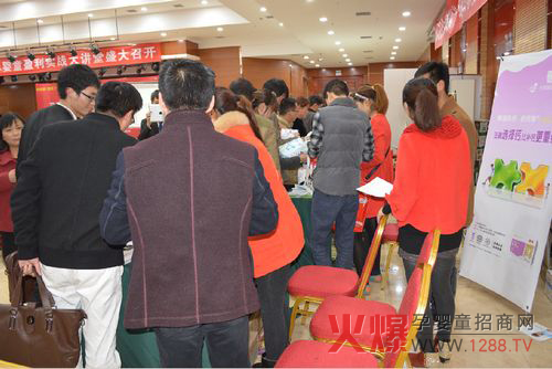 火爆網(wǎng)實(shí)戰(zhàn)大講堂河南站商家嘗到甜頭