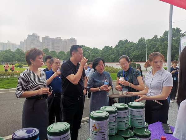 歐比佳乳業(yè)受邀參加綠色食品產業(yè)鏈消費體驗活動.jpg 歐比佳乳業(yè)受邀參加綠色食品產業(yè)鏈消費體驗活動.jpg