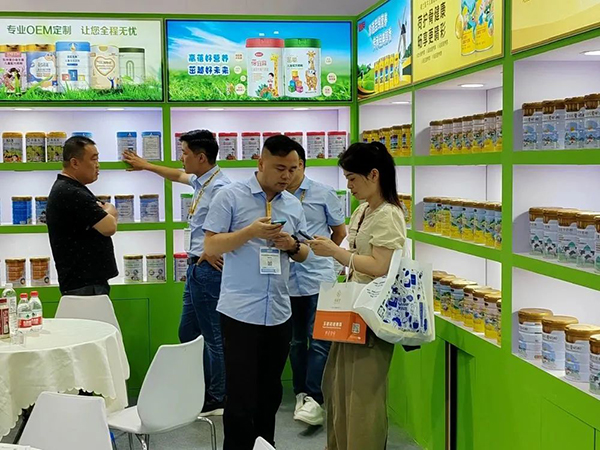 熱情洽談3.jpg 熱情洽談3.jpg