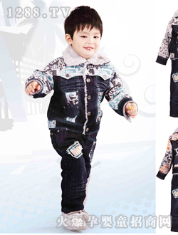 迪比奇深藍(lán)色冬裝