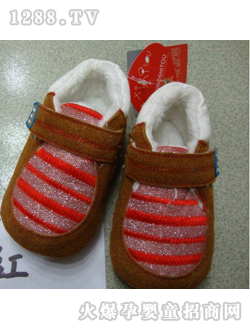 麗嬰房紅色亮點(diǎn)yinge鞋