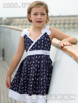 С�i�����{ɫ�r�е���ȹ