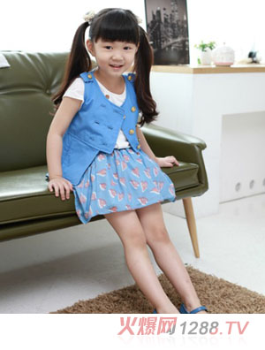 ���������{ɫ��ȹ