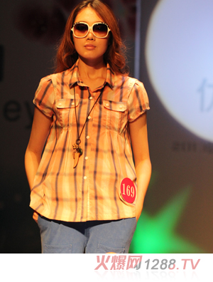 ��(y��u)ؐ�ݕr�о���Ů�b1