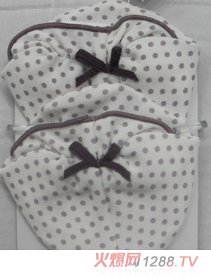 娃愛的蓓蓓圓點(diǎn)寶寶護(hù)腳套