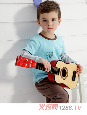 ���r��ͯ�b����ɫ