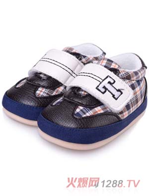 ��ʹ֮����Ӳ�͸͸��PU�냺�W(xu��)��Ь��ɫ