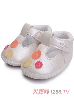 ��ʹ֮����Ӳ��׃���ǰЬ��ɫ