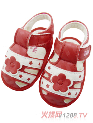 ��ʹ֮�뽛(j��ng)��С���냺Ь�tɫ